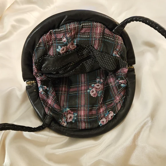 Chic Black Embellished Crossbody Bag - Picture 6 of 9